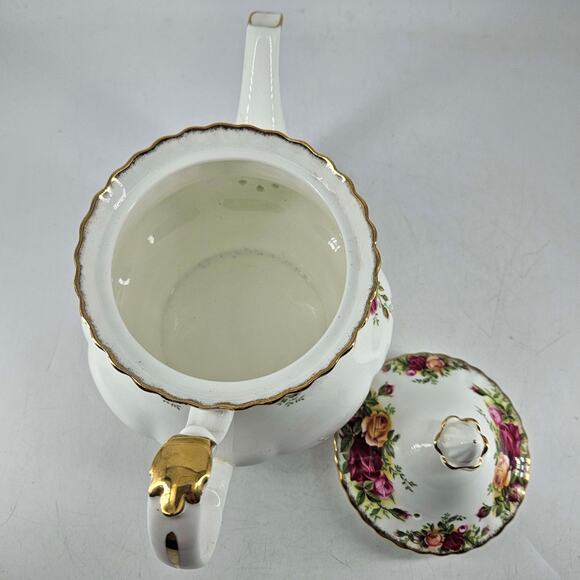 Royal Albert OLD COUNTRY ROSES porcelain 6 Cup Teapot 1962 - Picture 5 of 7